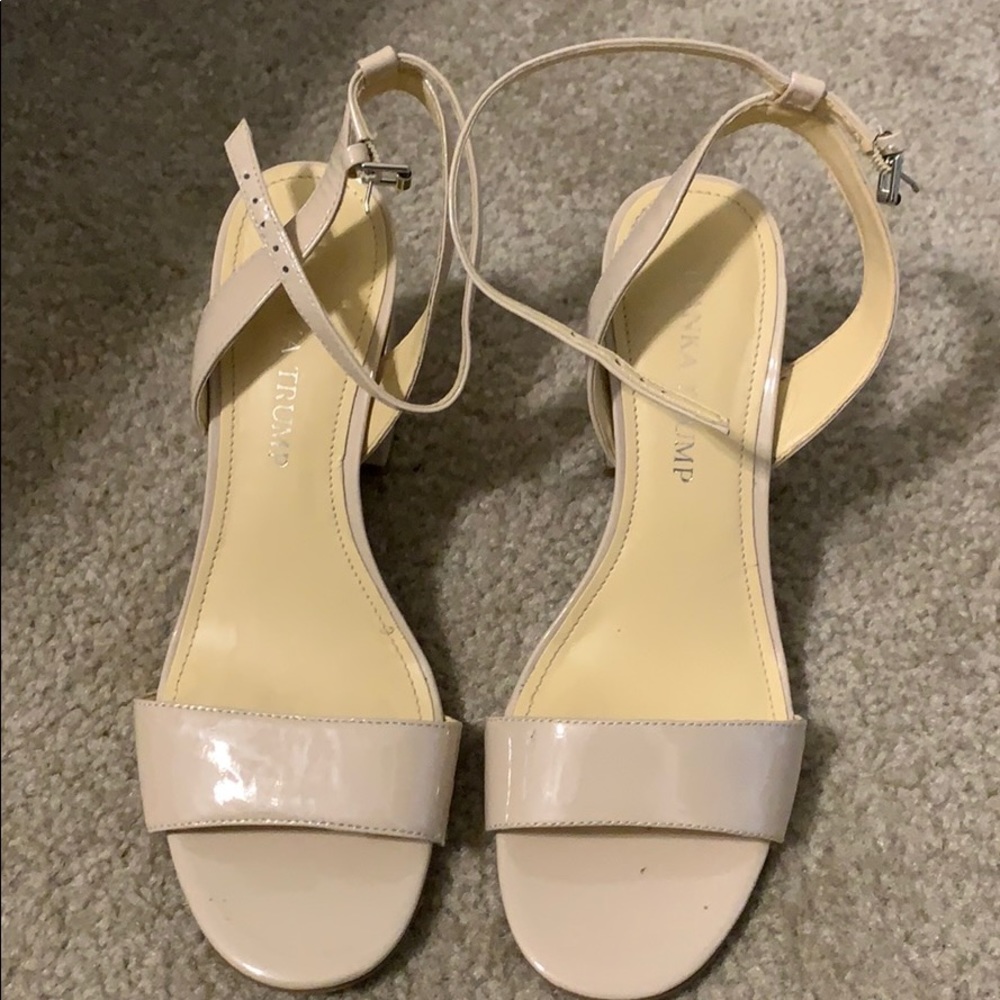 Nude small heel